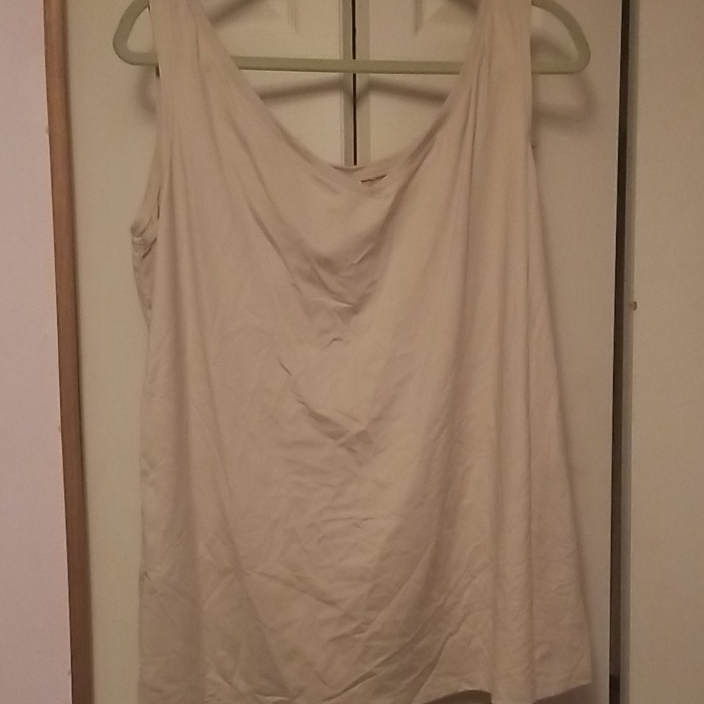 Avenue v-neck Tank top